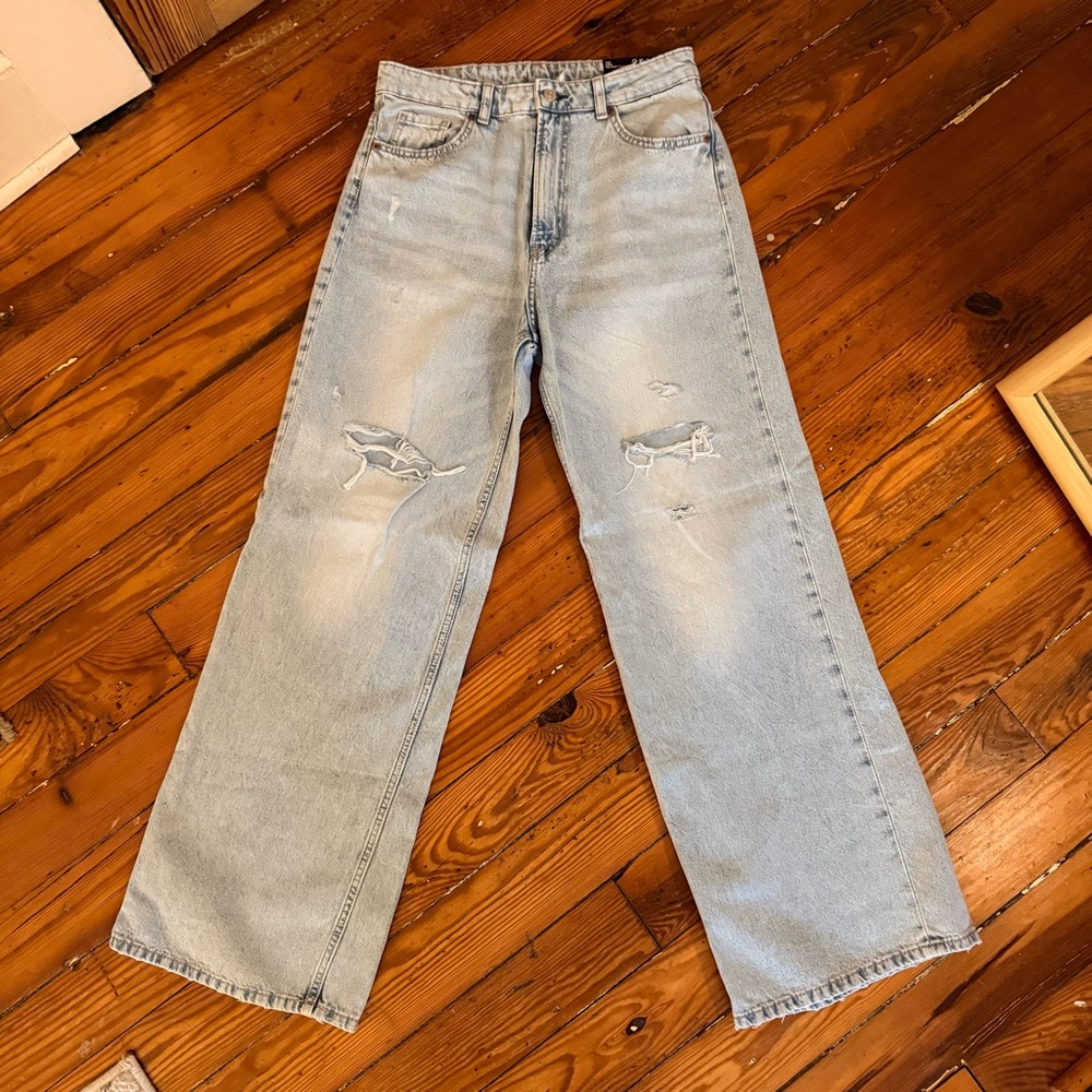 NWT Divided by H&M High Waist Wide Leg Jeans, Light Wash, Size 10 - Picture 2 of 9